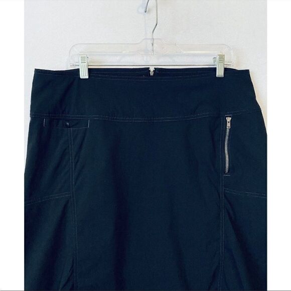 EUC WOMEN’S SIZE 8 BLACK ROYAL ROBBINS DISCOVERY STRIDER NYLON STRETCH SKIRT - Picture 2 of 6